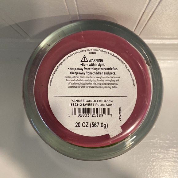 Yankee Candle ‘Sweet Plum Sake’ candle 🕯 
Brand New!!
2 wicks! - Picture 3 of 3